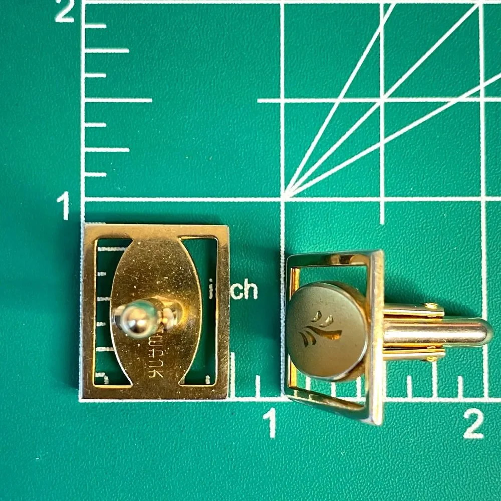 💎Swank Gold Tone Cufflinks Rectangular Open Frame Engraved Abstract Oval Design